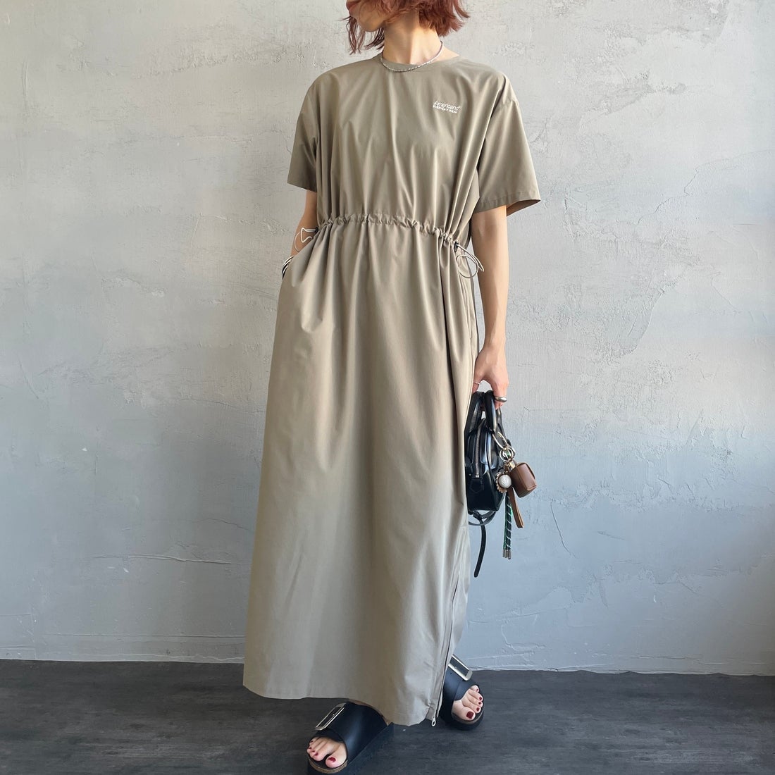 Americana × JEANS FACTORY [アメリカーナ × ジーンズファクトリー] 別注 4WAYストレッチ ウエストギャザー マキシ丈ワンピース [ASO-S-849-JF] ｸﾞﾚｰｼﾞｭ &&モデル身長：158cm 着用サイズ：ONE SIZE&&