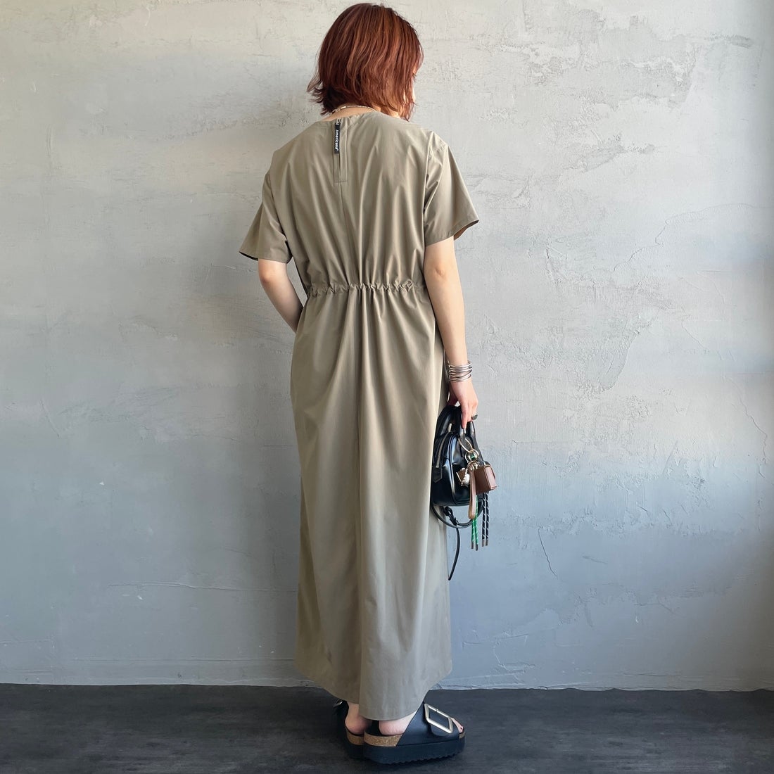 Americana × JEANS FACTORY [アメリカーナ × ジーンズファクトリー] 別注 4WAYストレッチ ウエストギャザー マキシ丈ワンピース [ASO-S-849-JF] ｸﾞﾚｰｼﾞｭ &&モデル身長：158cm 着用サイズ：ONE SIZE&&