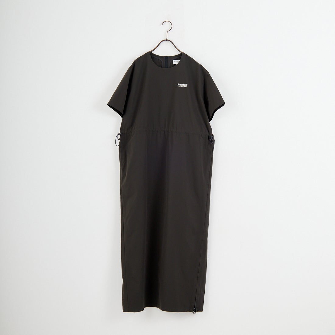 Americana × JEANS FACTORY [アメリカーナ × ジーンズファクトリー] 別注 4WAYストレッチ ウエストギャザー マキシ丈ワンピース [ASO-S-849-JF] ﾁｬｺｰﾙ