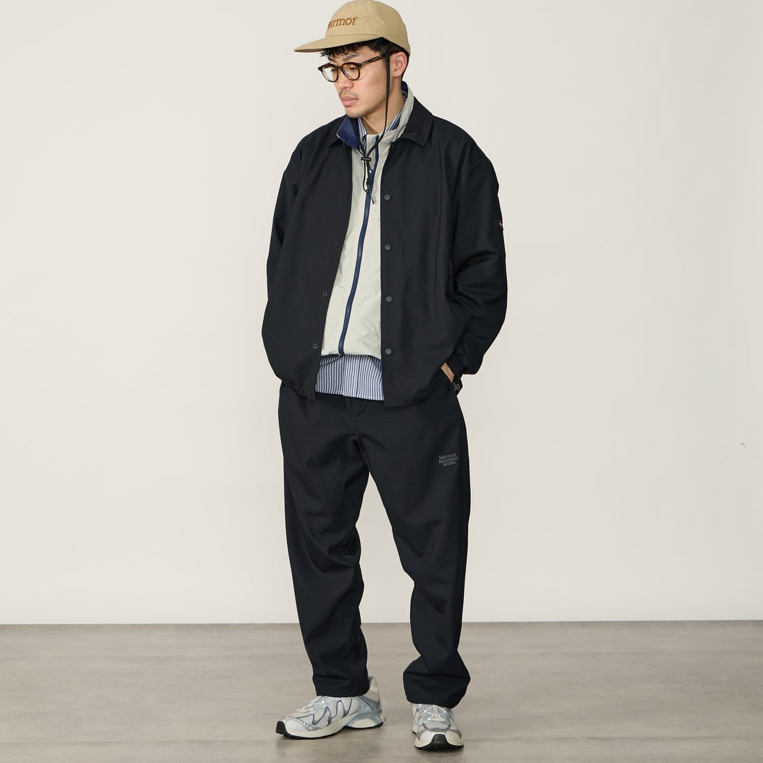 Marmot [マーモット] 別注 メリノウール コーチジャケット [MTSS26MJK330IN-JF] BLACK &&モデル身長：168cm 着用サイズ：L&&