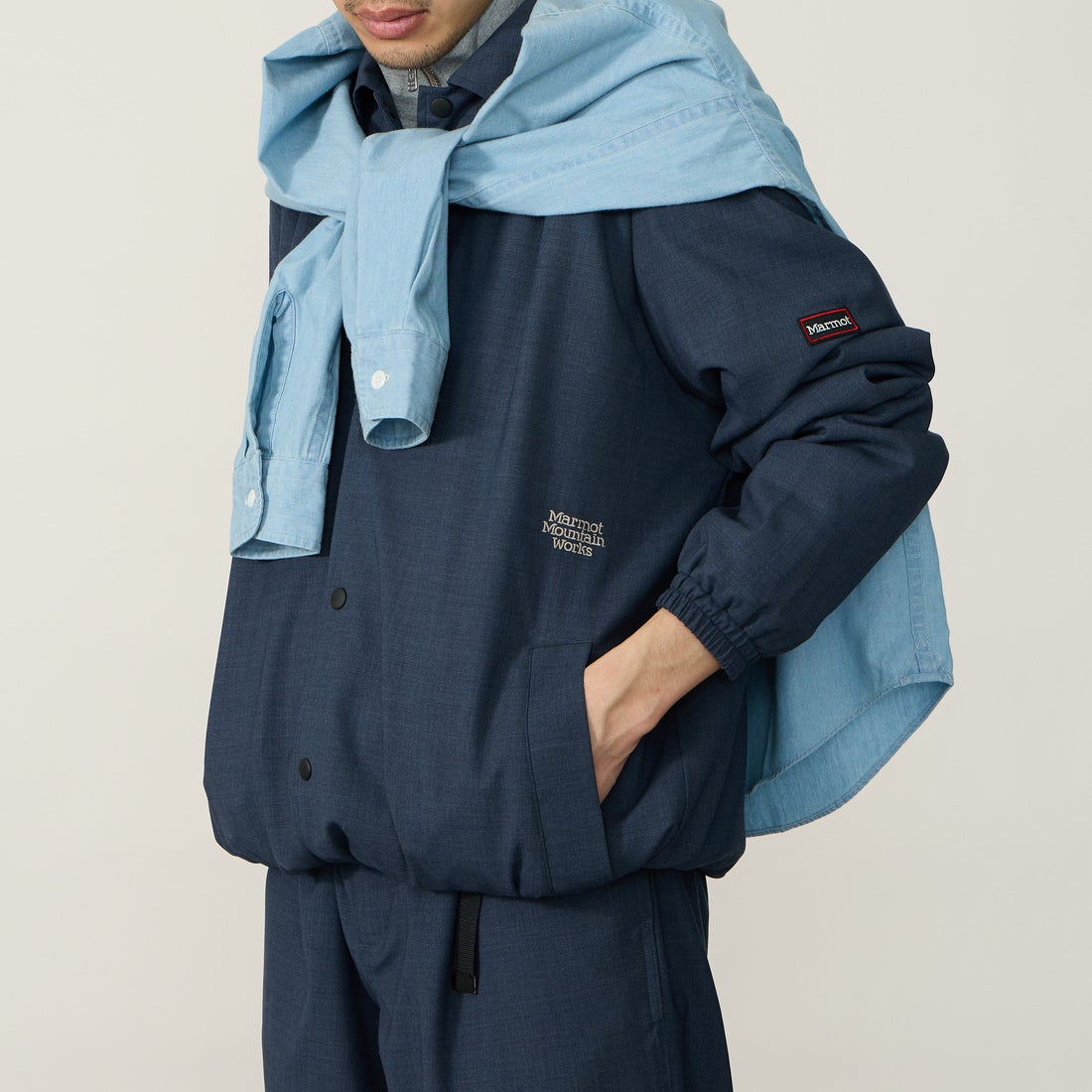 Marmot [マーモット] 別注 メリノウール コーチジャケット [MTSS26MJK330IN-JF] NAVY &&モデル身長：168cm 着用サイズ：L&&