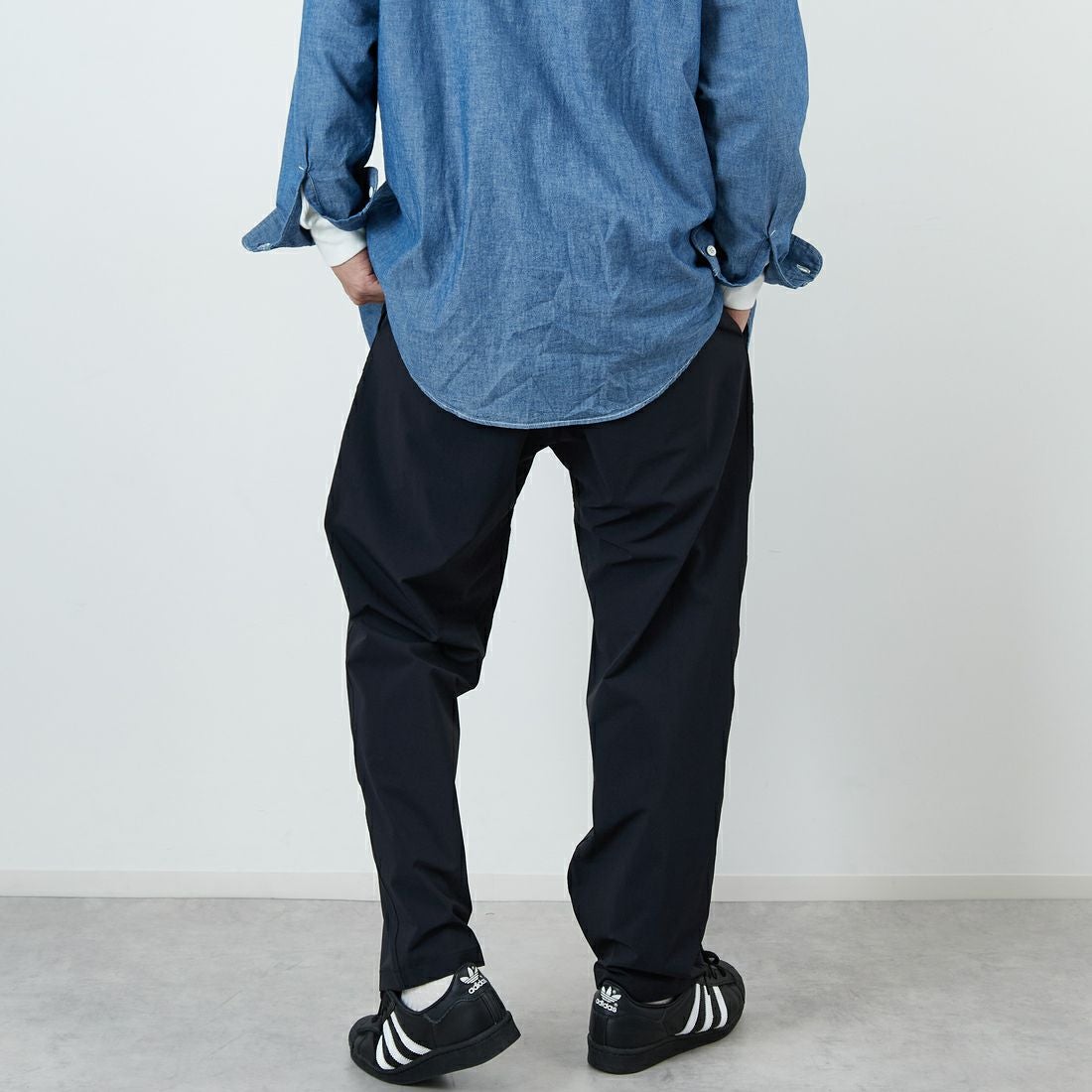 GRAMiCCi [グラミチ] 別注 エブリデイ ナイロンパンツ [GUP6-S2013-JF] BLACK &&モデル身長：179cm 着用サイズ：XL&&