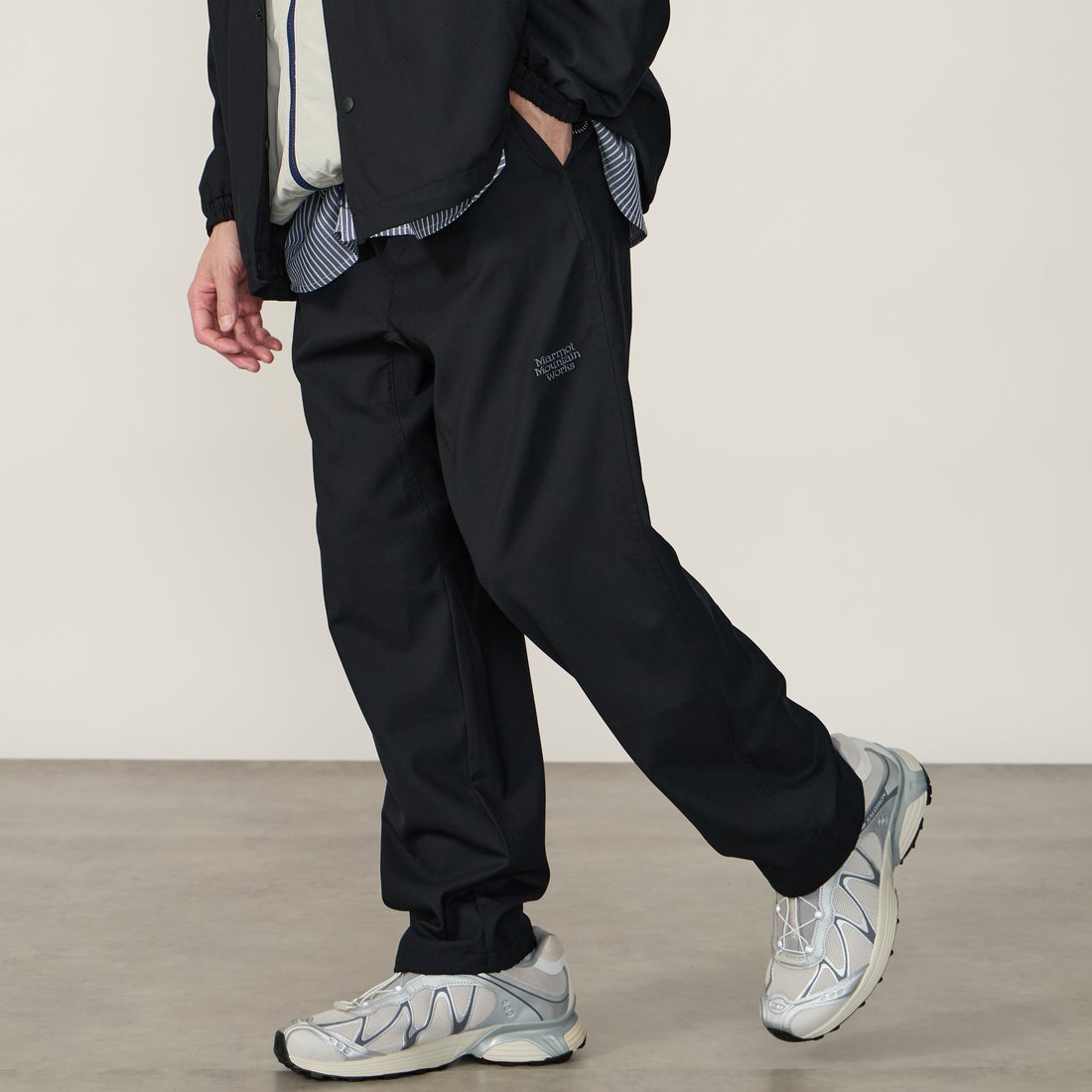 Marmot [マーモット] 別注 メリノウール タックパンツ [MTSS26MPT331IN-JF] BLACK &&モデル身長：168cm 着用サイズ：L&&