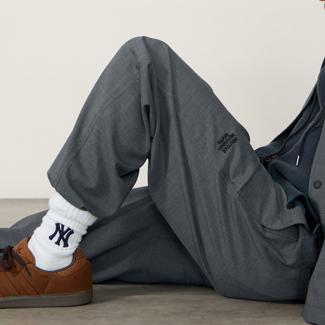 Marmot [マーモット] 別注 メリノウール タックパンツ [MTSS26MPT331IN-JF] GRAY &&モデル身長：168cm 着用サイズ：L&&