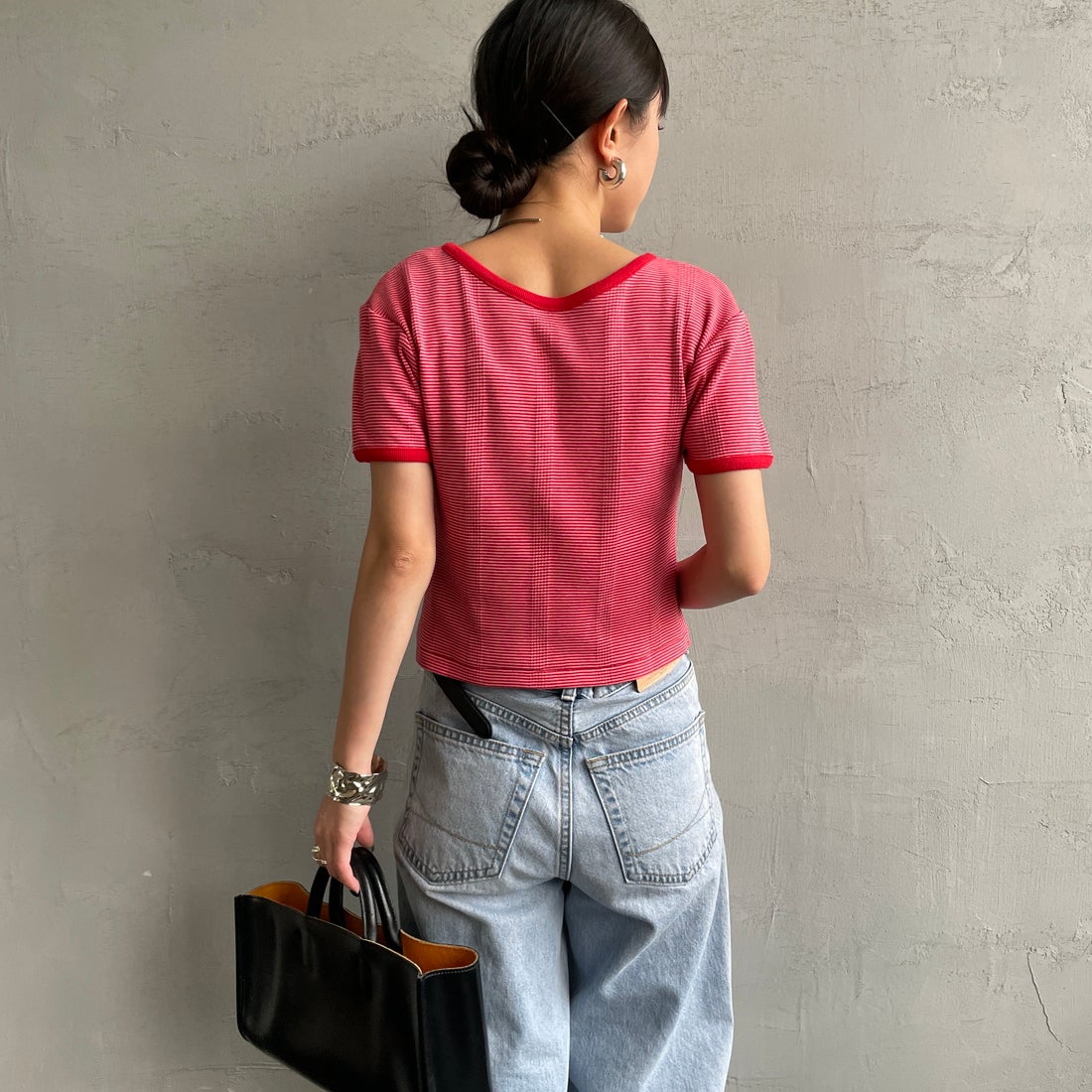 Robert P.Miller [ロバートピーミラー] 別注 クロップド丈 ボーダーヘンリーネックTシャツ [RM261-2265IN-JF] CHERRY&&モデル身長：150cm 着用サイズ：F&&