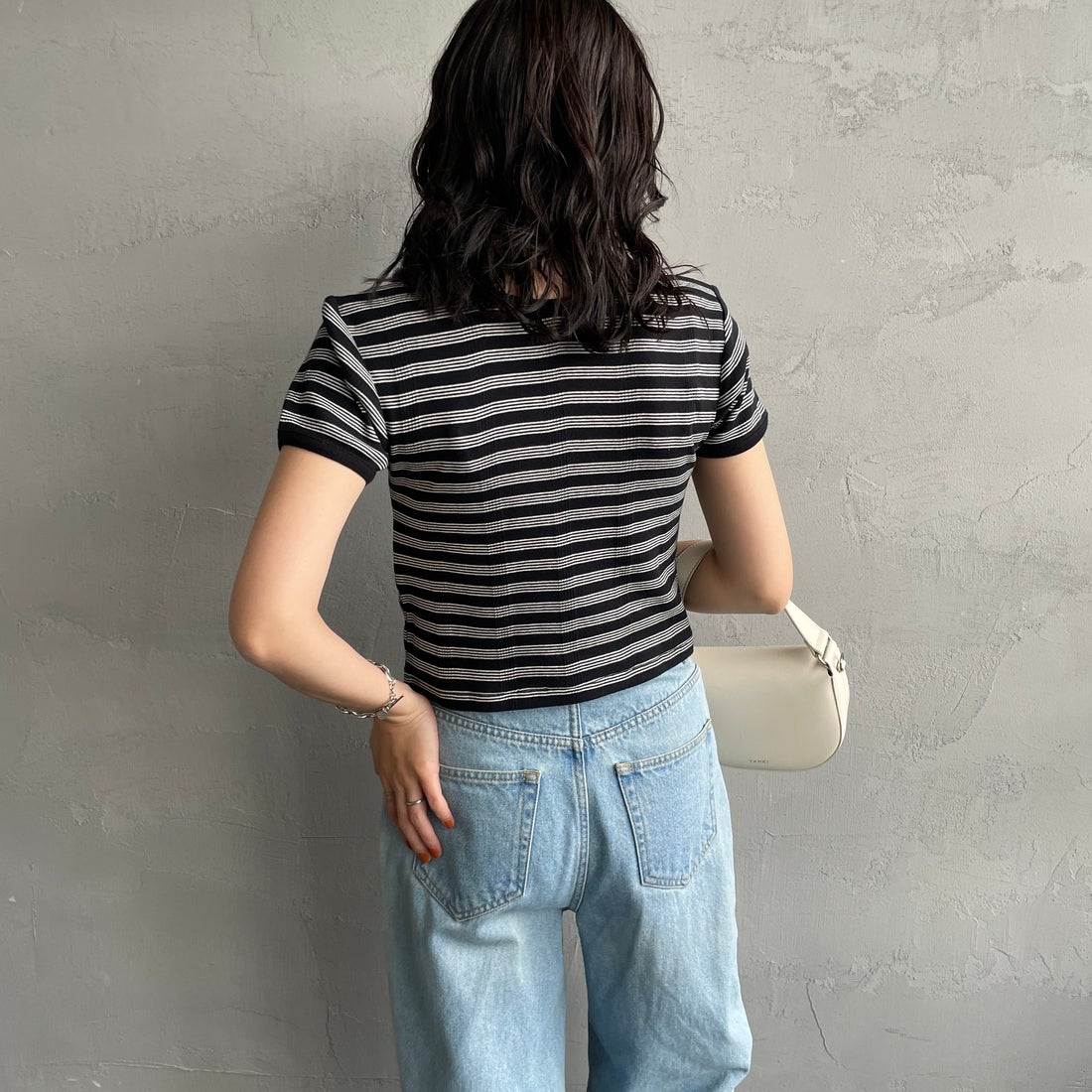 Robert P.Miller [ロバートピーミラー] 別注 クロップド丈 ボーダーヘンリーネックTシャツ [RM261-2265IN-JF] CARBON&&モデル身長：160cm 着用サイズ：F&&