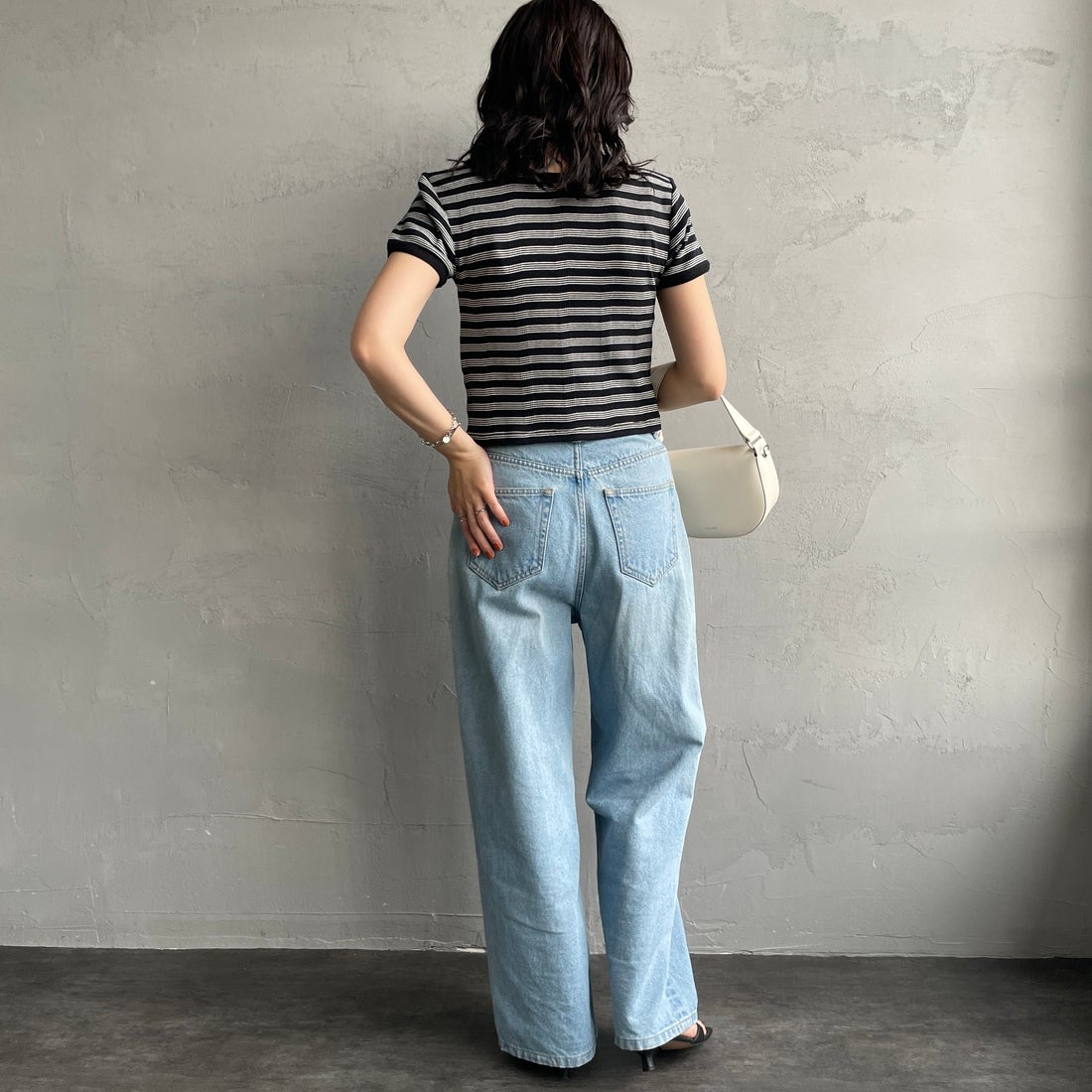 Robert P.Miller [ロバートピーミラー] 別注 クロップド丈 ボーダーヘンリーネックTシャツ [RM261-2265IN-JF] CARBON&&モデル身長：160cm 着用サイズ：F&&