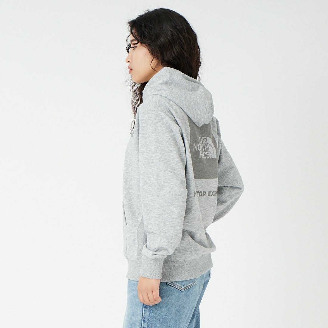 THE NORTH FACE [ザ ノースフェイス] バックスクエアロゴフーディ [NT62533] Z &&モデル身長：162cm 着用サイズ：S&&