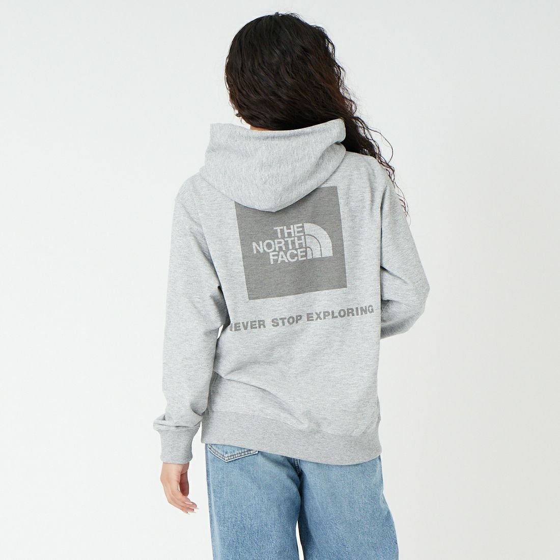 THE NORTH FACE [ザ ノースフェイス] バックスクエアロゴフーディ [NT62533] Z &&モデル身長：162cm 着用サイズ：S&&