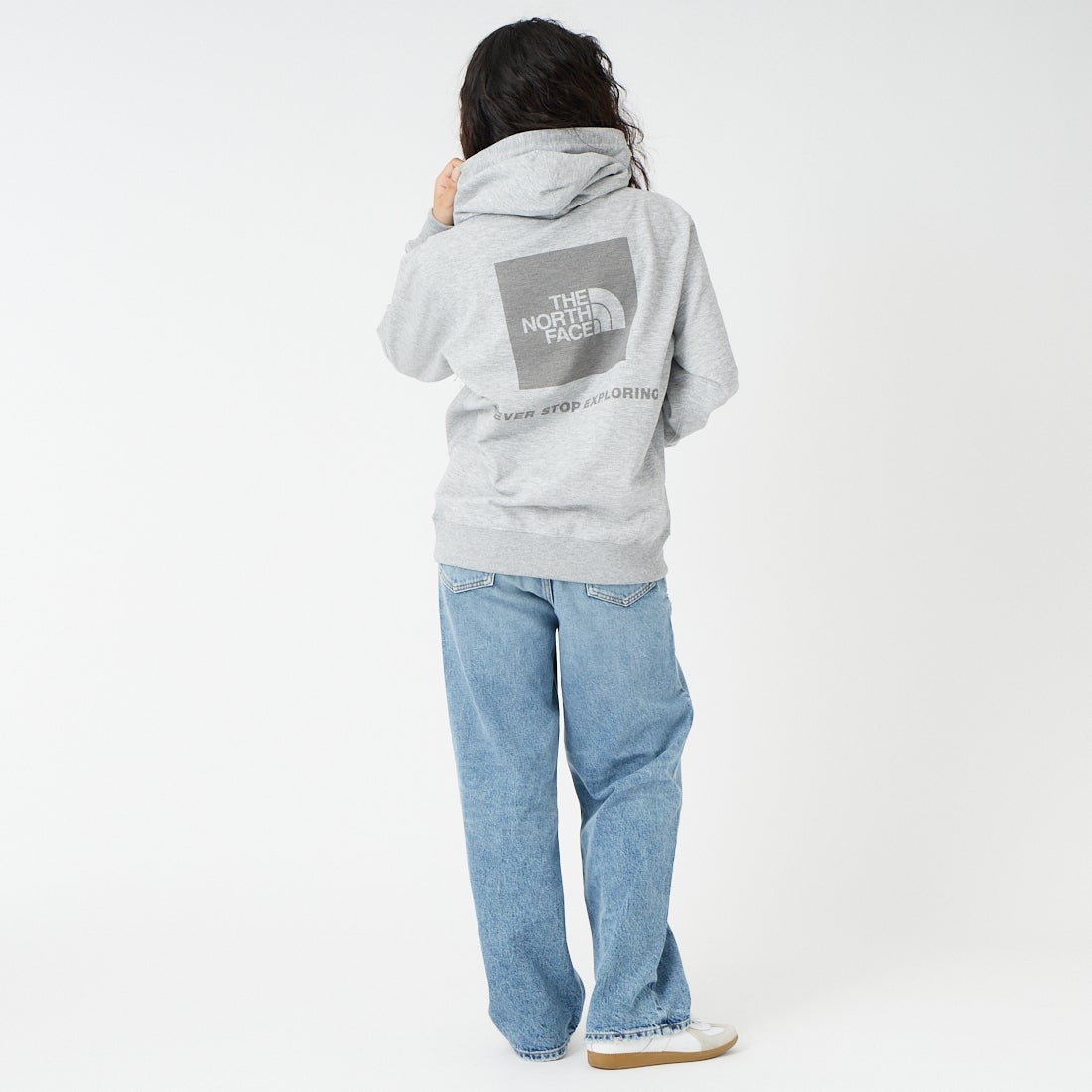 THE NORTH FACE [ザ ノースフェイス] バックスクエアロゴフーディ [NT62533] Z &&モデル身長：162cm 着用サイズ：S&&