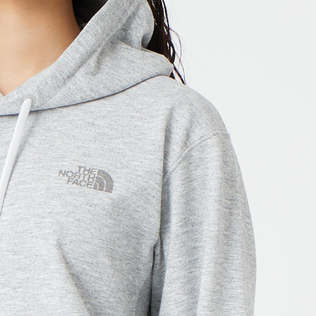 THE NORTH FACE [ザ ノースフェイス] バックスクエアロゴフーディ [NT62533] Z &&モデル身長：162cm 着用サイズ：S&&