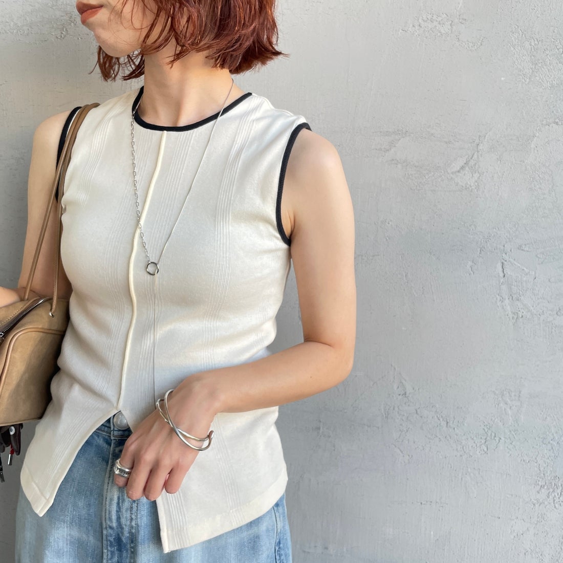 Robert P.Miller [ロバートピーミラー] 別注 配色 センタースリット パネルリブタンクトップ [RM261-2261IN-JF] IVO/BLK &&モデル身長：158cm 着用サイズ：F&&