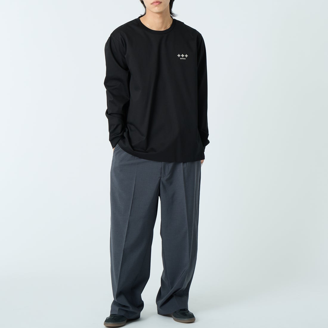 TATRAS [タトラス] BELECI/ベレチ ロングスリーブTシャツ [MCKZ0055083588] BLACK &&モデル身長：179cm 着用サイズ：4&&