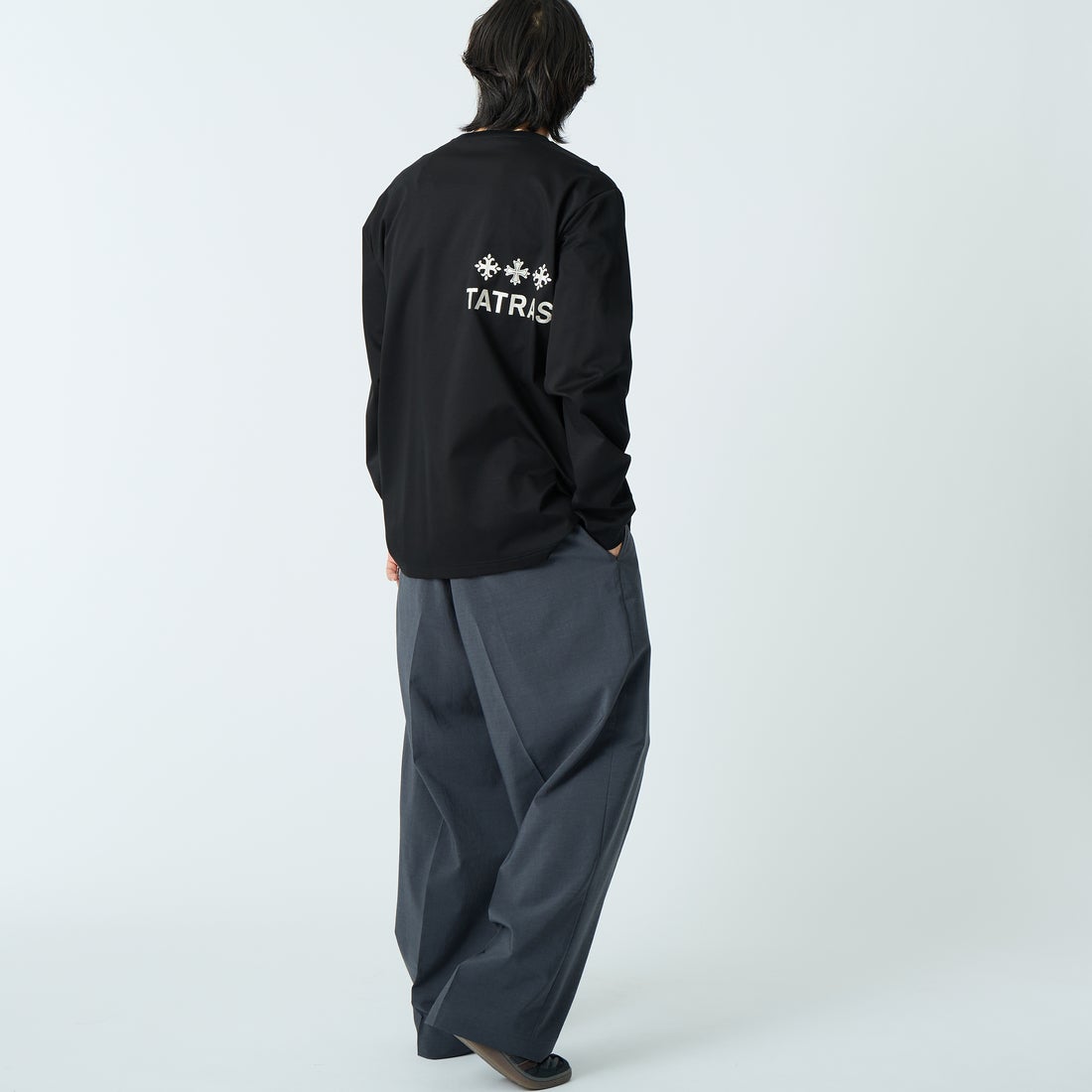 TATRAS [タトラス] BELECI/ベレチ ロングスリーブTシャツ [MCKZ0055083588] BLACK &&モデル身長：179cm 着用サイズ：4&&