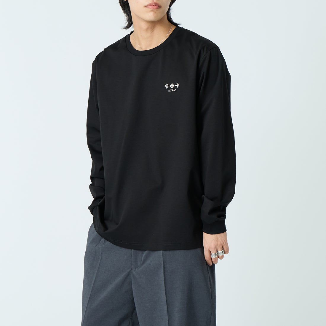 TATRAS [タトラス] BELECI/ベレチ ロングスリーブTシャツ [MCKZ0055083588] BLACK &&モデル身長：179cm 着用サイズ：4&&