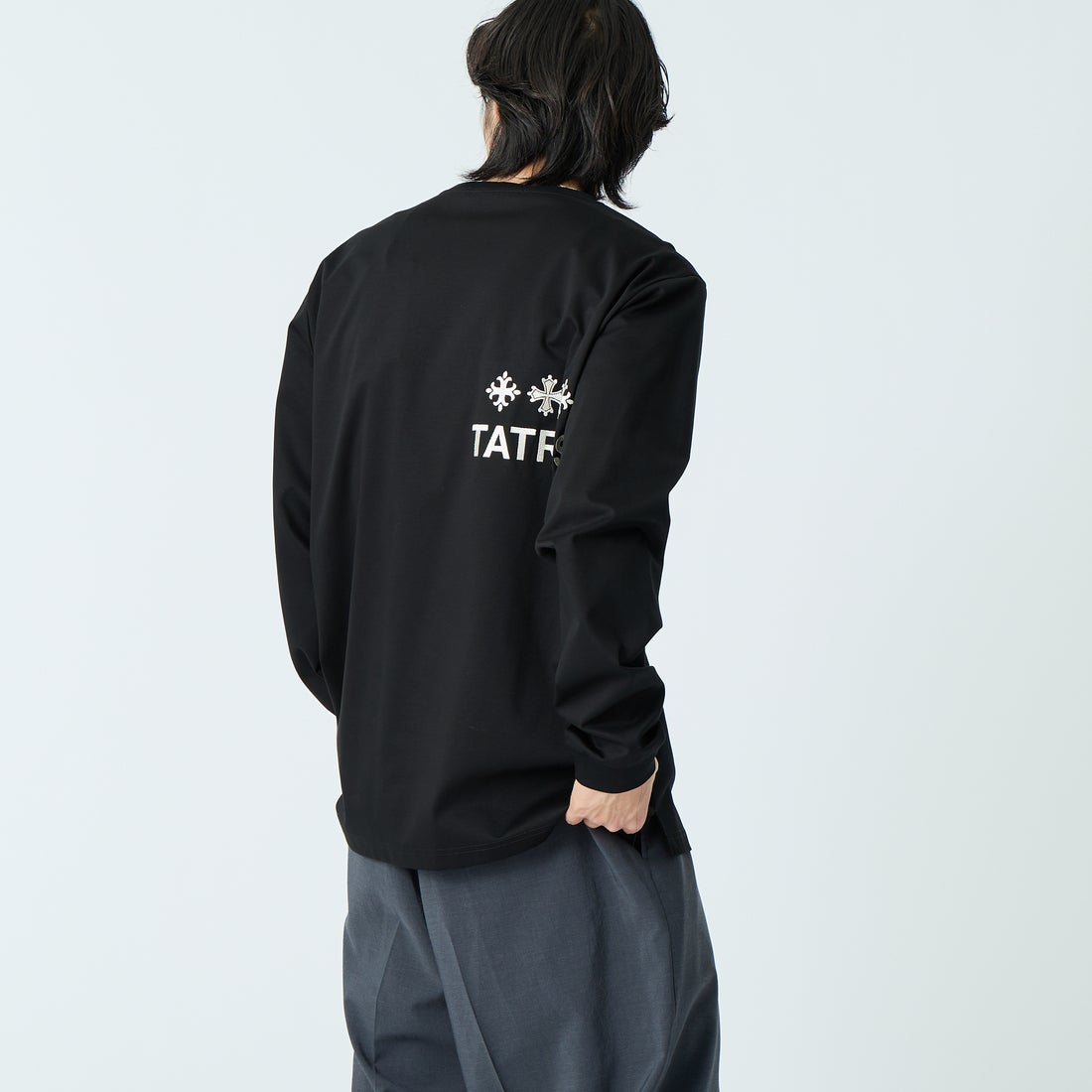 TATRAS [タトラス] BELECI/ベレチ ロングスリーブTシャツ [MCKZ0055083588] BLACK &&モデル身長：179cm 着用サイズ：4&&