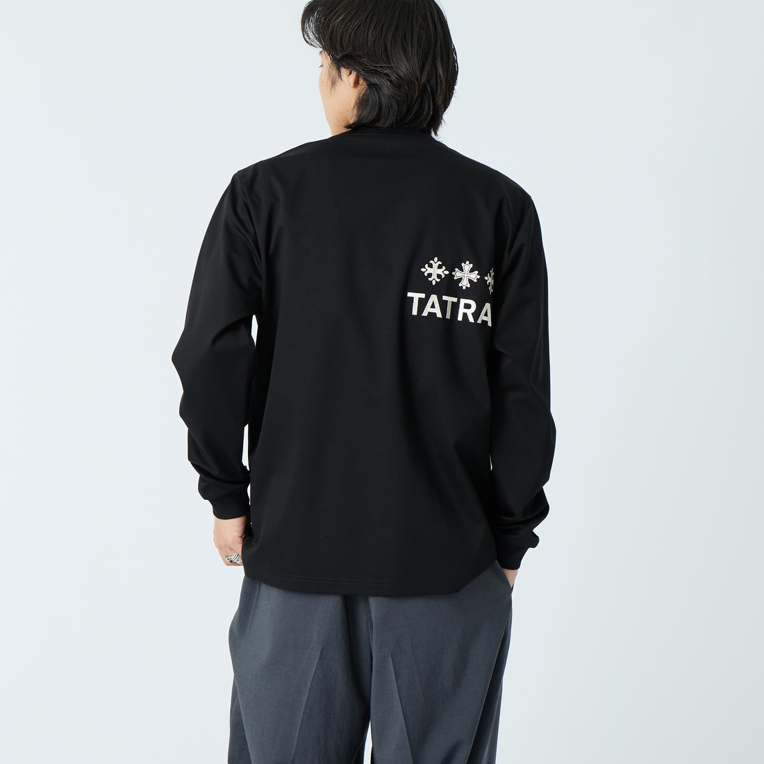 TATRAS [タトラス] BELECI/ベレチ ロングスリーブTシャツ [MCKZ0055083588] BLACK &&モデル身長：179cm 着用サイズ：3&&