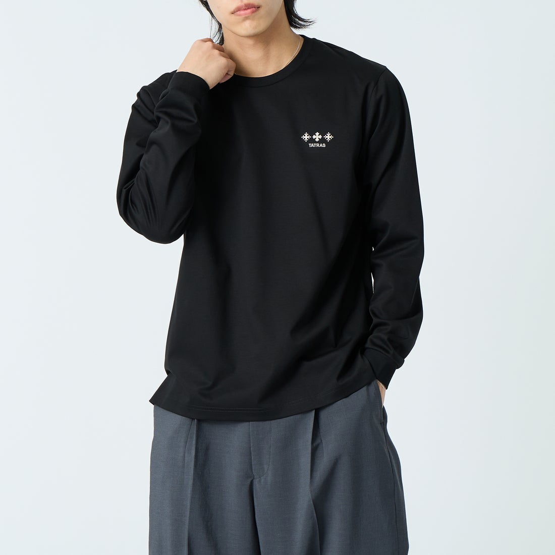 TATRAS [タトラス] BELECI/ベレチ ロングスリーブTシャツ [MCKZ0055083588] BLACK &&モデル身長：179cm 着用サイズ：2&&