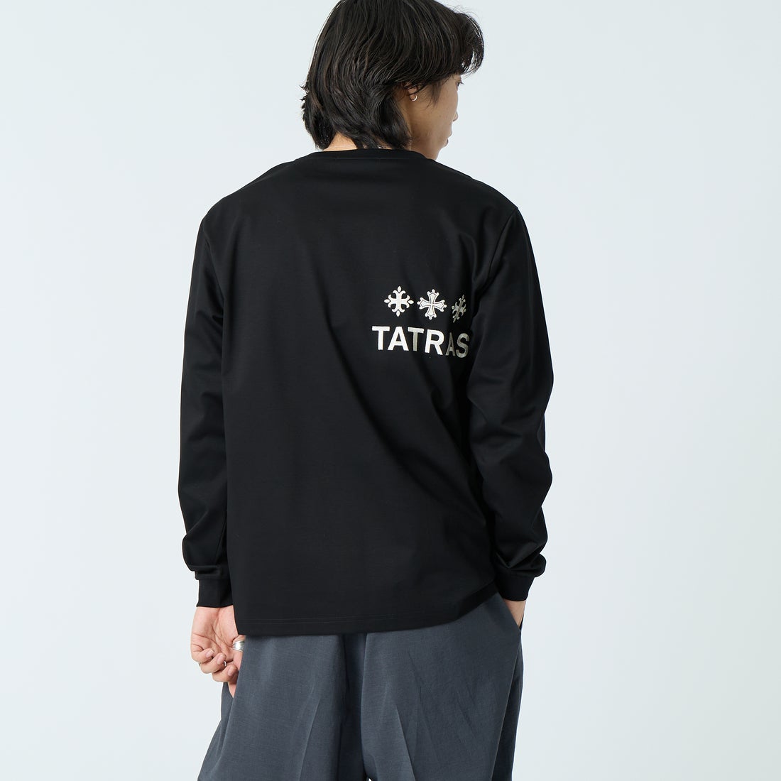 TATRAS [タトラス] BELECI/ベレチ ロングスリーブTシャツ [MCKZ0055083588] BLACK &&モデル身長：179cm 着用サイズ：2&&