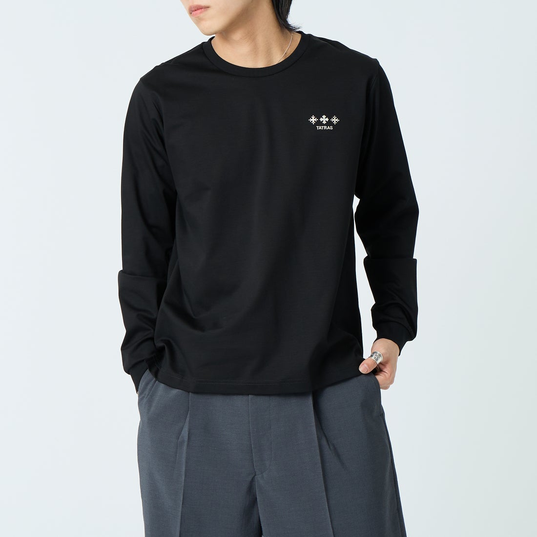 TATRAS [タトラス] BELECI/ベレチ ロングスリーブTシャツ [MCKZ0055083588] BLACK &&モデル身長：179cm 着用サイズ：1&&