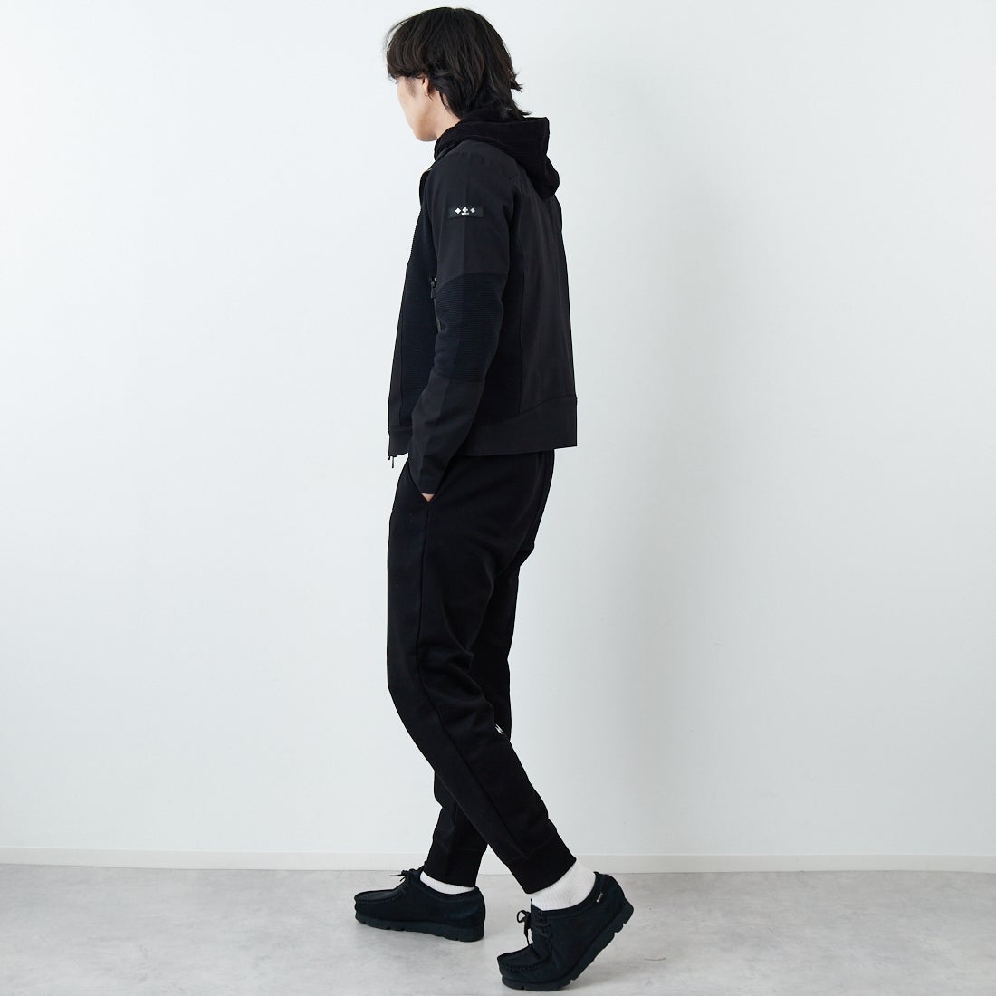 TATRAS [タトラス] FOLMIDO/フォルミード スウェットパンツ [MCKZ0048103588] BLACK &&モデル身長：179cm 着用サイズ：3&&