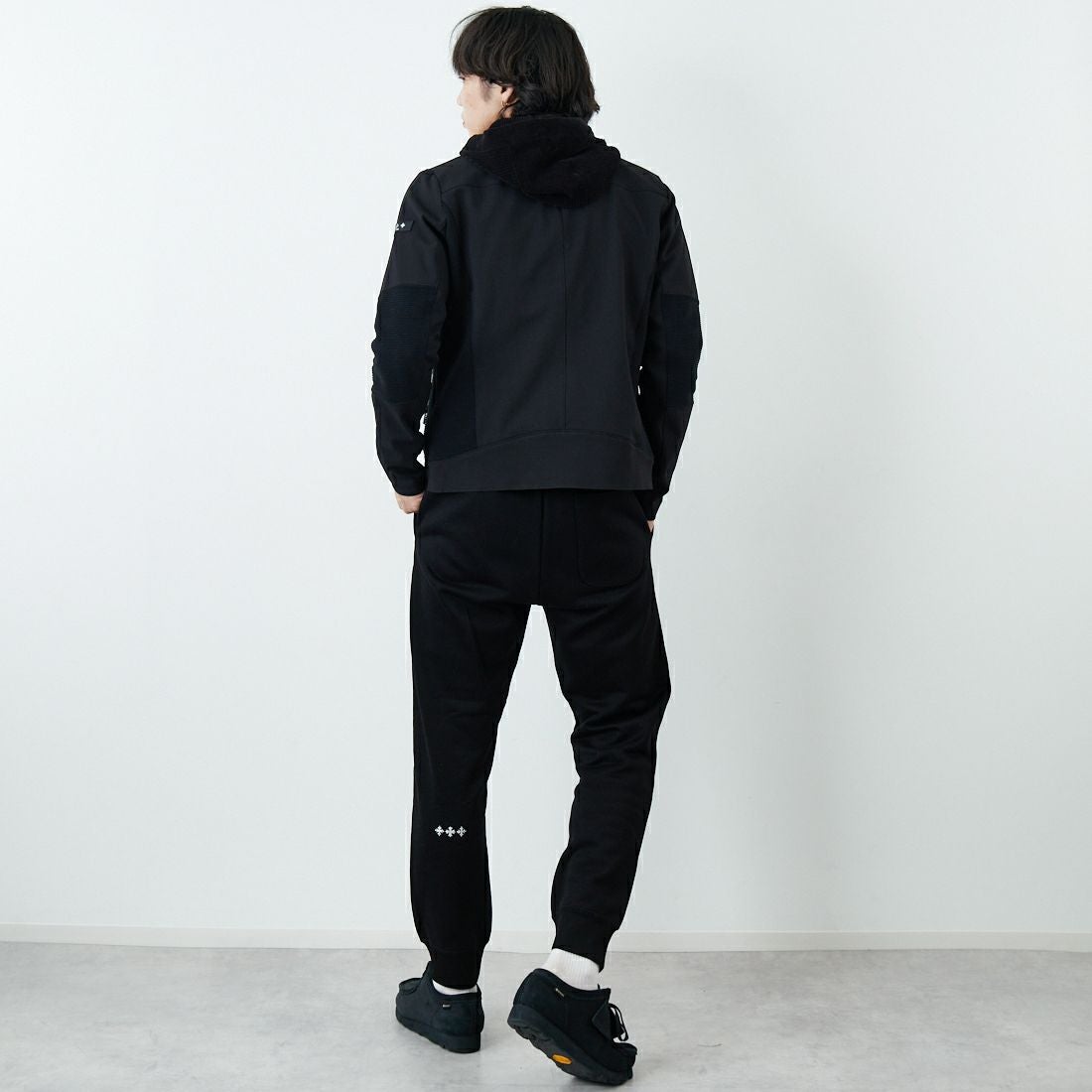 TATRAS [タトラス] FOLMIDO/フォルミード スウェットパンツ [MCKZ0048103588] BLACK &&モデル身長：179cm 着用サイズ：3&&