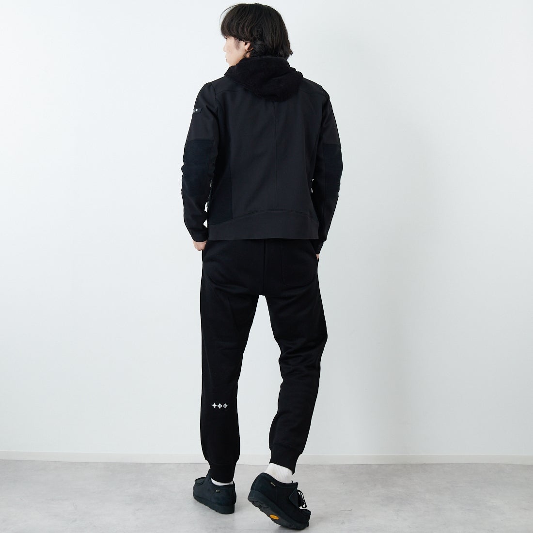 TATRAS [タトラス] FOLMIDO/フォルミード スウェットパンツ [MCKZ0048103588] BLACK &&モデル身長：179cm 着用サイズ：3&&