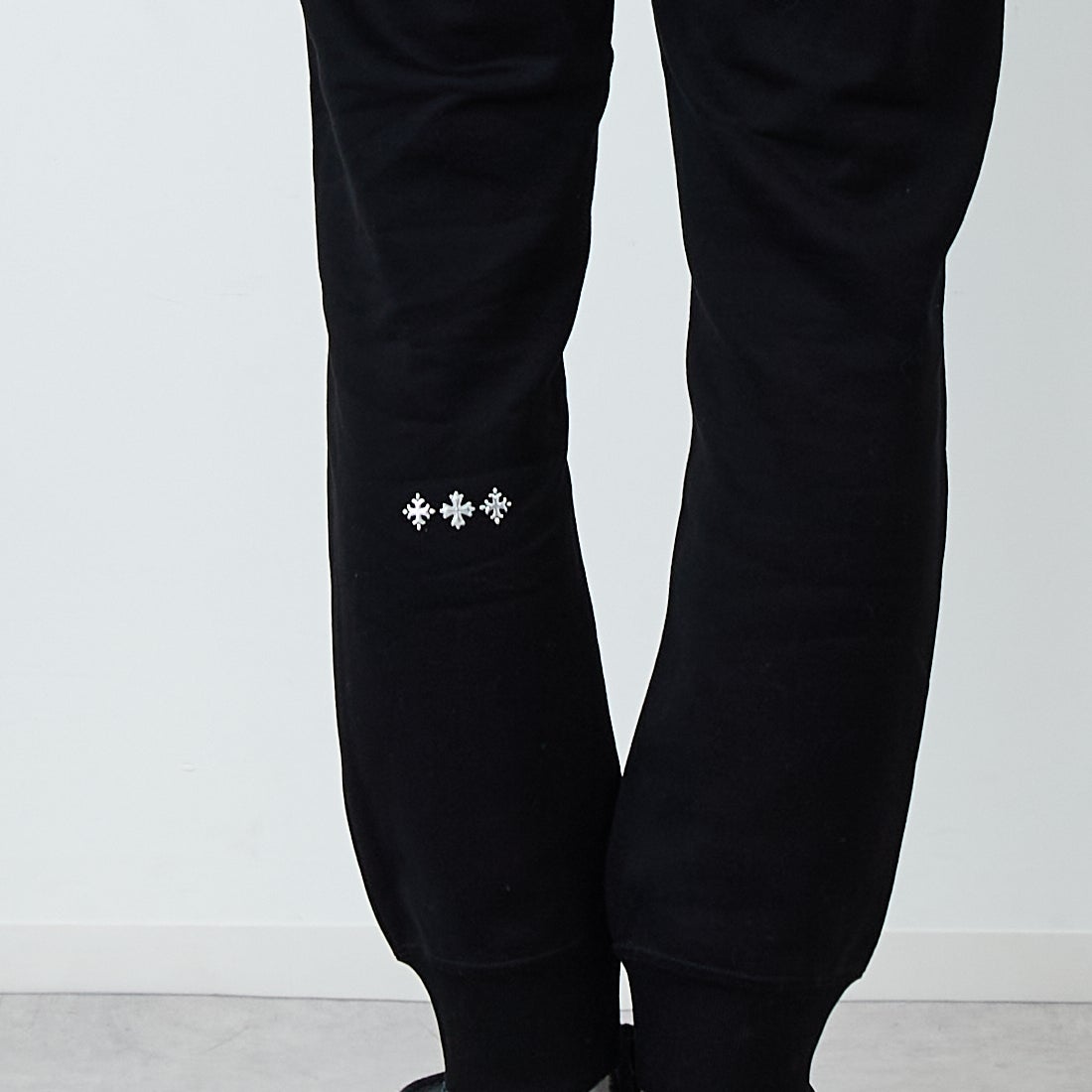 TATRAS [タトラス] FOLMIDO/フォルミード スウェットパンツ [MCKZ0048103588] BLACK &&モデル身長：179cm 着用サイズ：3&&