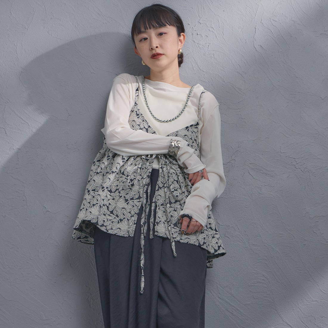 nenom [ネノム] マルチWAY ジャガード ペプラムキャミブラウス [NE26312007] 02 BLK/OFF &&モデル身長：150cm 着用サイズ：F&&