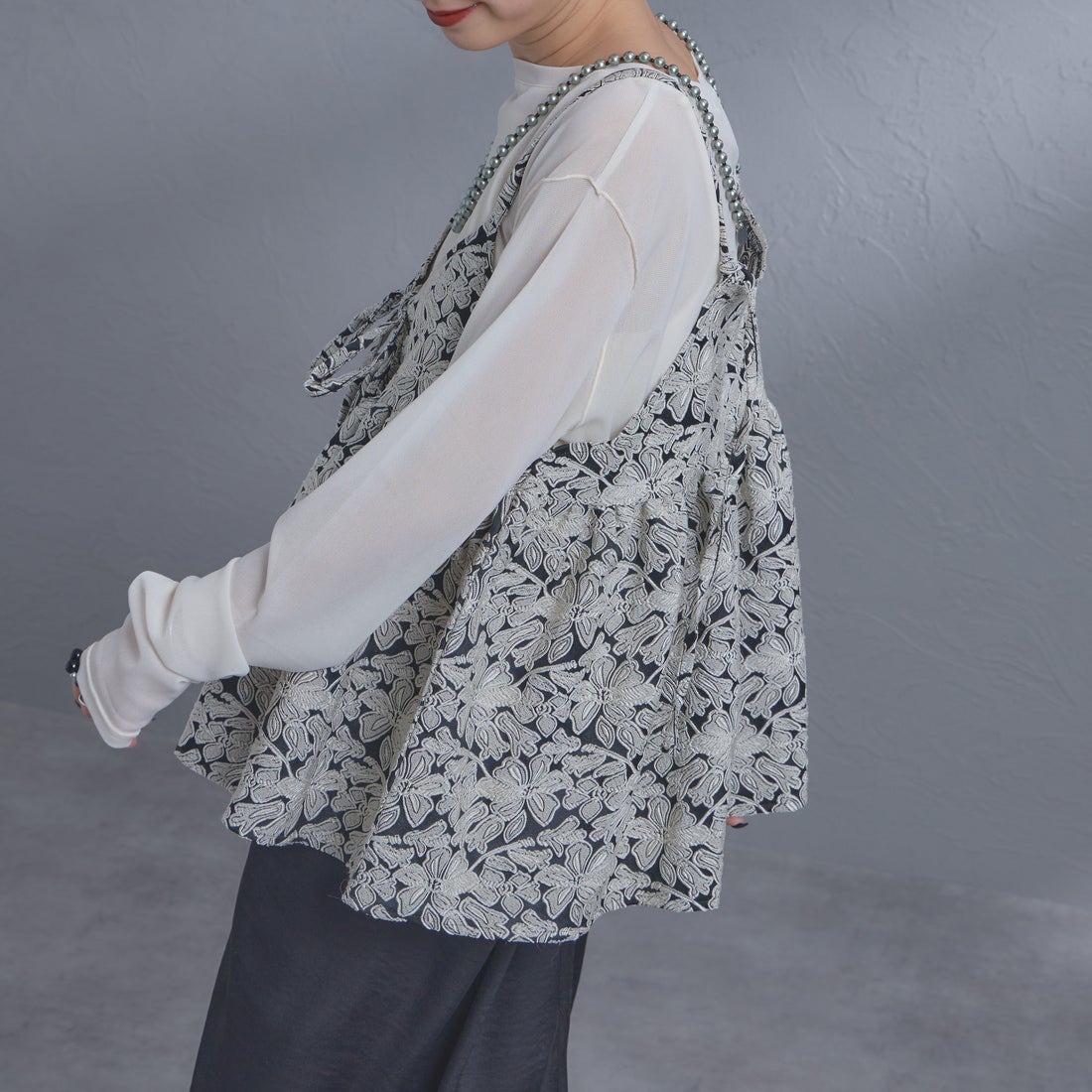 nenom [ネノム] マルチWAY ジャガード ペプラムキャミブラウス [NE26312007] 02 BLK/OFF &&モデル身長：150cm 着用サイズ：F&&