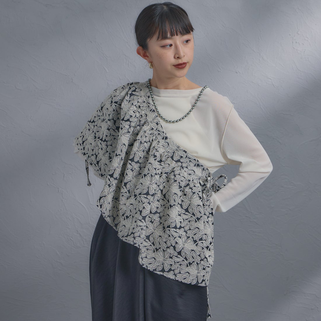 nenom [ネノム] マルチWAY ジャガード ペプラムキャミブラウス [NE26312007] 02 BLK/OFF &&モデル身長：150cm 着用サイズ：F&&