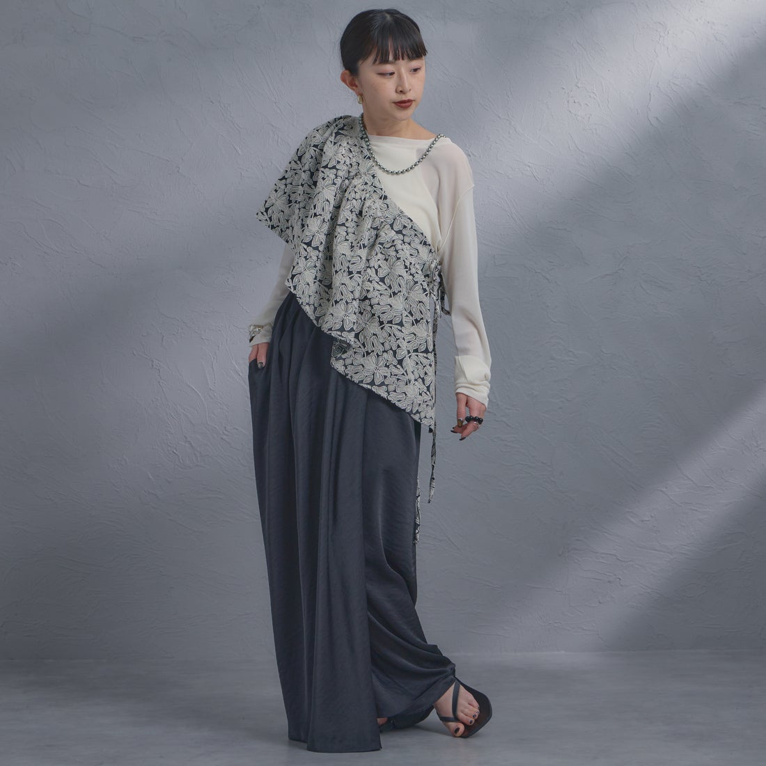 nenom [ネノム] マルチWAY ジャガード ペプラムキャミブラウス [NE26312007] 02 BLK/OFF &&モデル身長：150cm 着用サイズ：F&&