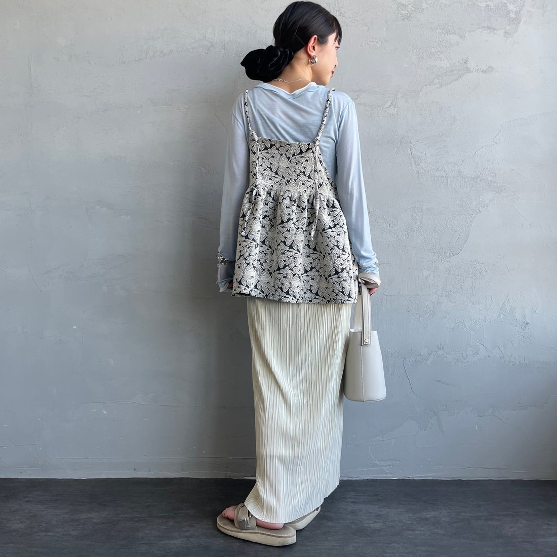 nenom [ネノム] マルチWAY ジャガード ペプラムキャミブラウス [NE26312007] 02 BLK/OFF &&モデル身長：150cm 着用サイズ：F&&