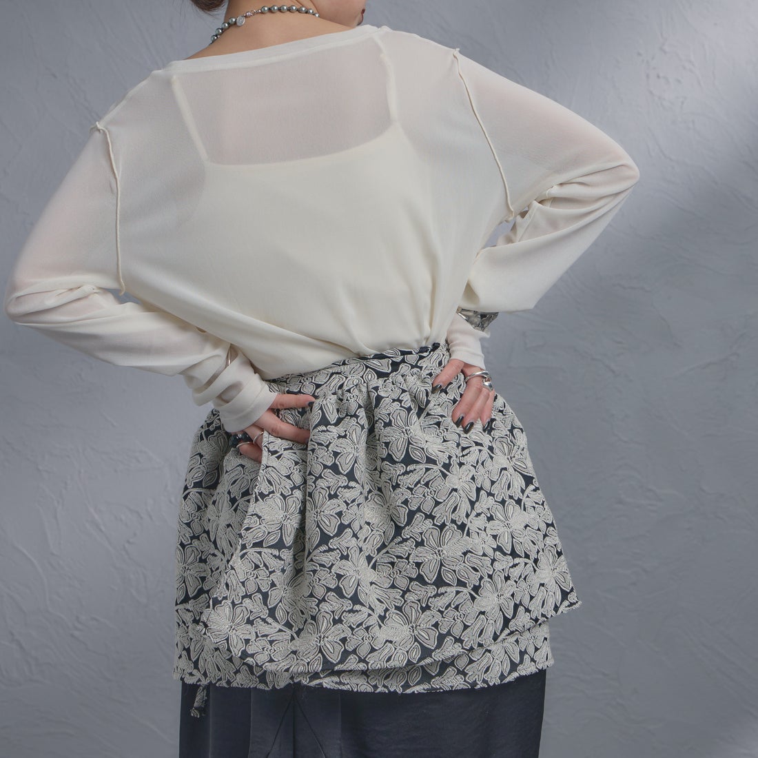 nenom [ネノム] マルチWAY ジャガード ペプラムキャミブラウス [NE26312007] 02 BLK/OFF &&モデル身長：150cm 着用サイズ：F&&