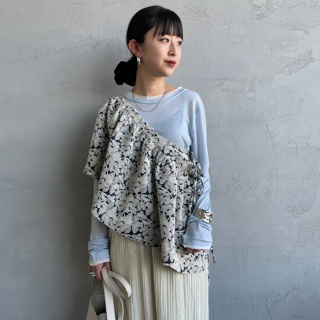 nenom [ネノム] マルチWAY ジャガード ペプラムキャミブラウス [NE26312007] 02 BLK/OFF &&モデル身長：150cm 着用サイズ：F&&