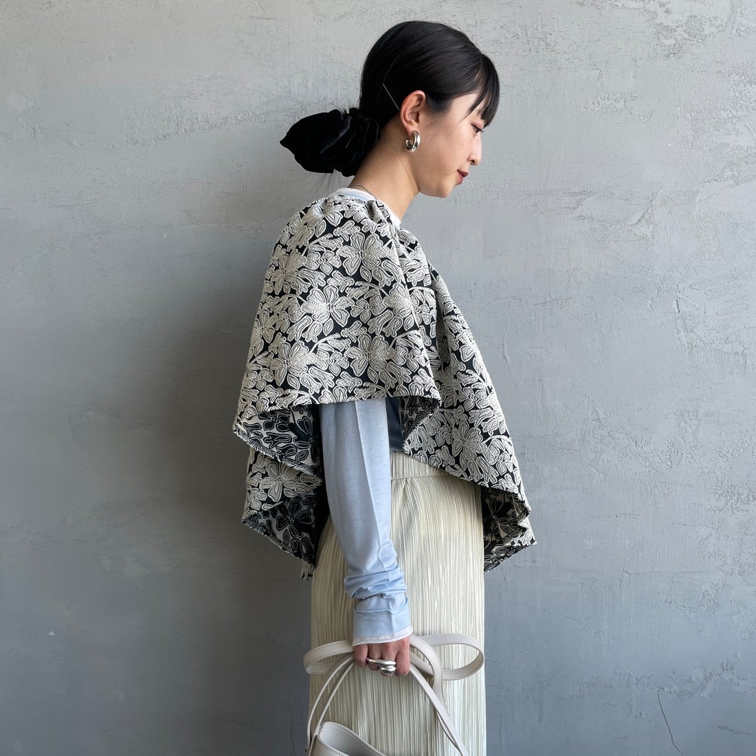 nenom [ネノム] マルチWAY ジャガード ペプラムキャミブラウス [NE26312007] 02 BLK/OFF &&モデル身長：150cm 着用サイズ：F&&