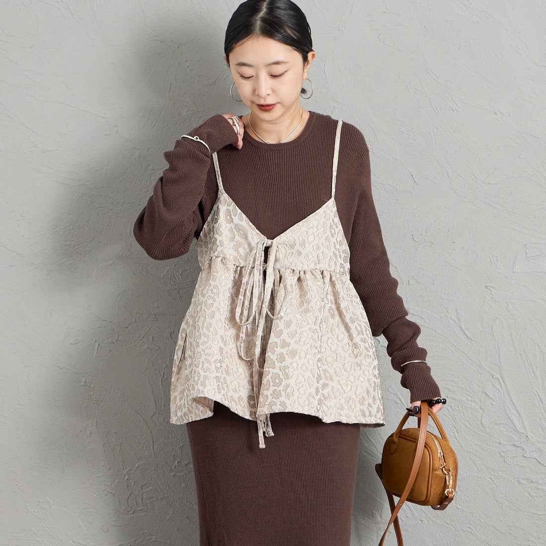 nenom [ネノム] マルチWAY ジャガード ペプラムキャミブラウス [NE26312007] 22 BEIGE &&モデル身長：150cm 着用サイズ：F&&