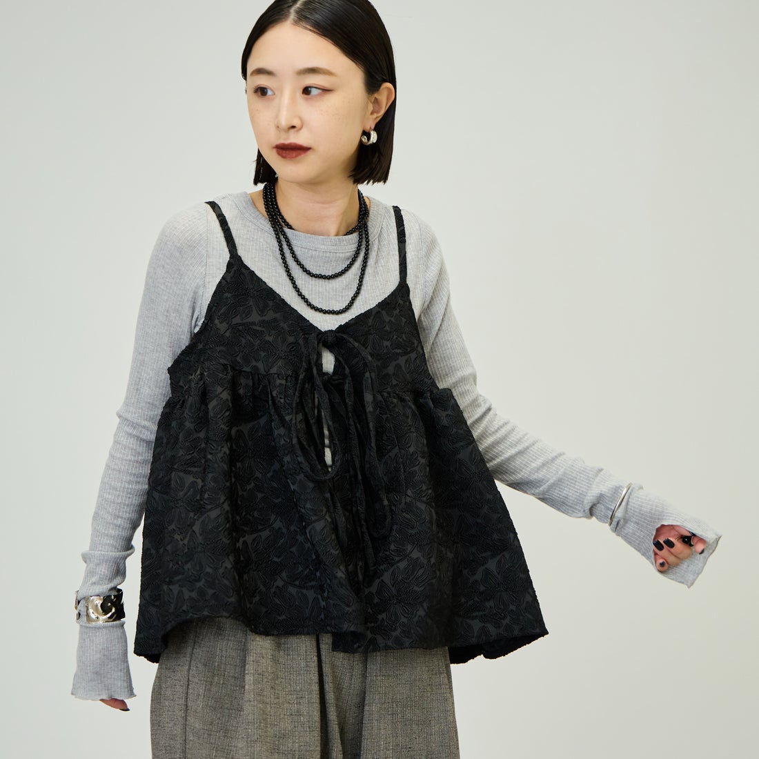 nenom [ネノム] マルチWAY ジャガード ペプラムキャミブラウス [NE26312007] 09 BLACK &&モデル身長：150cm 着用サイズ：F&&