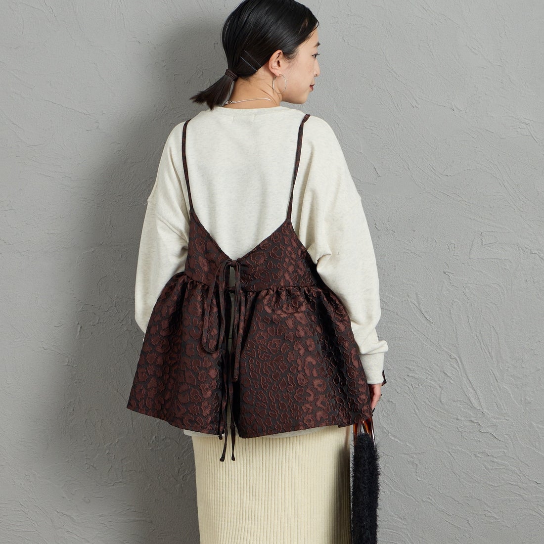 nenom [ネノム] マルチWAY ジャガード ペプラムキャミブラウス [NE26312007] 29 BROWN &&モデル身長：150cm 着用サイズ：F&&