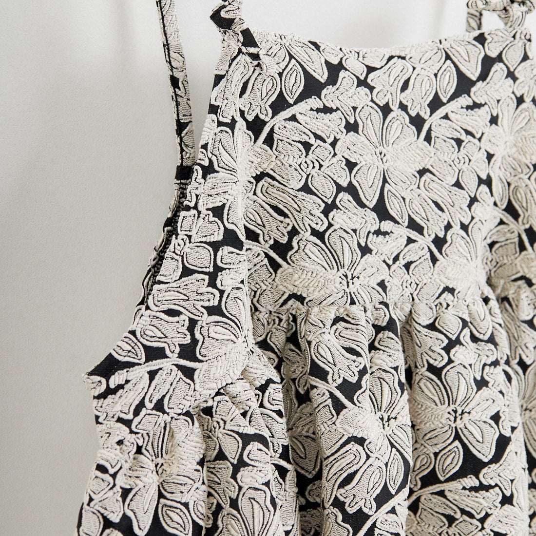 nenom [ネノム] マルチWAY ジャガード ペプラムキャミブラウス [NE26312007] 02 BLK/OFF