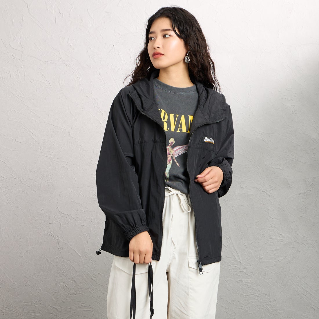 frostline [フロストライン] 別注 ナイロンフードジャケット [FL24-JK-IN6-JF] BLACK &&モデル身長：162cm 着用サイズ：M&&