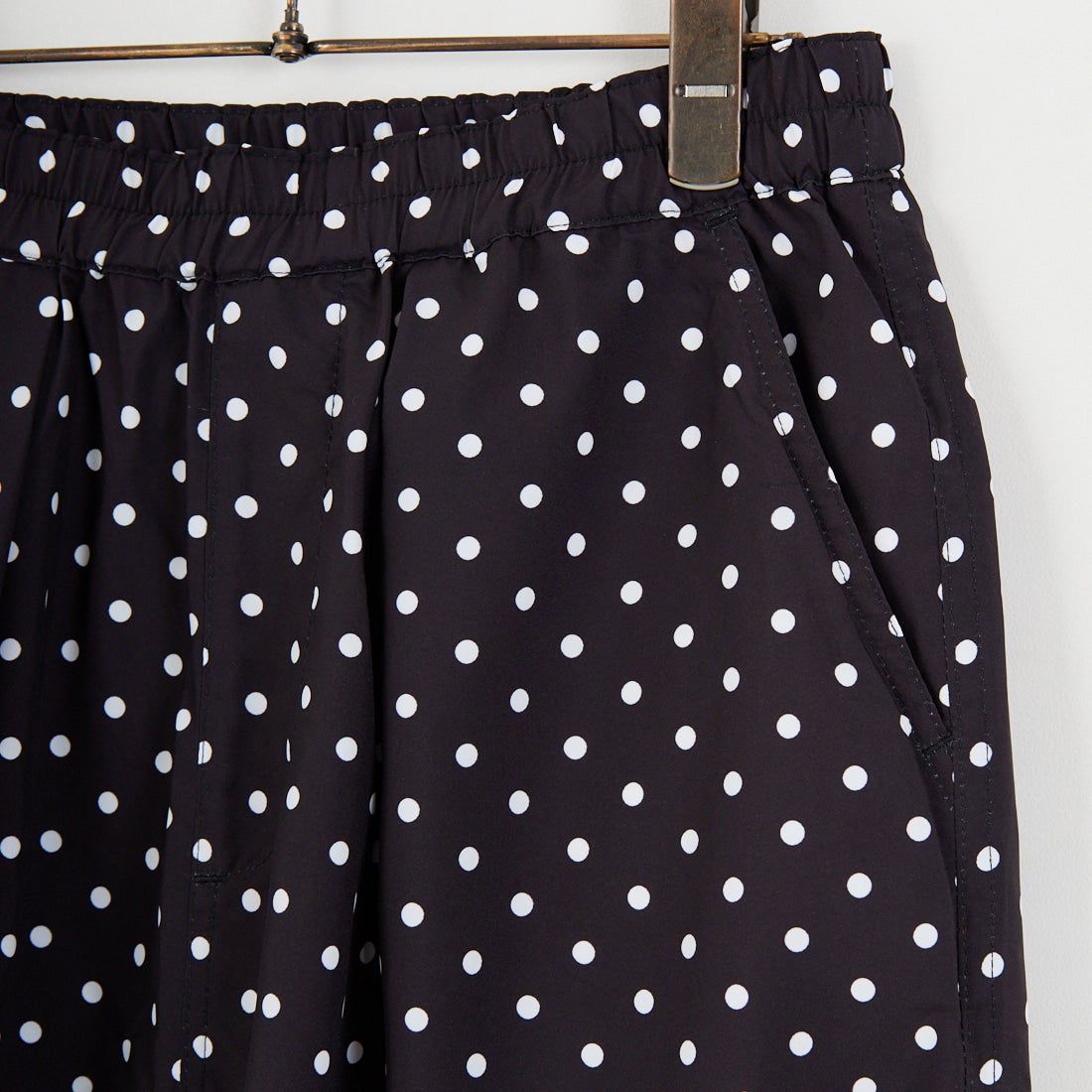 UNIVERSAL OVERALL [ユニバーサルオーバーオール] 別注 総柄イージーワイドパンツ [U2612634IN-JF] BLKﾄﾞｯﾄ