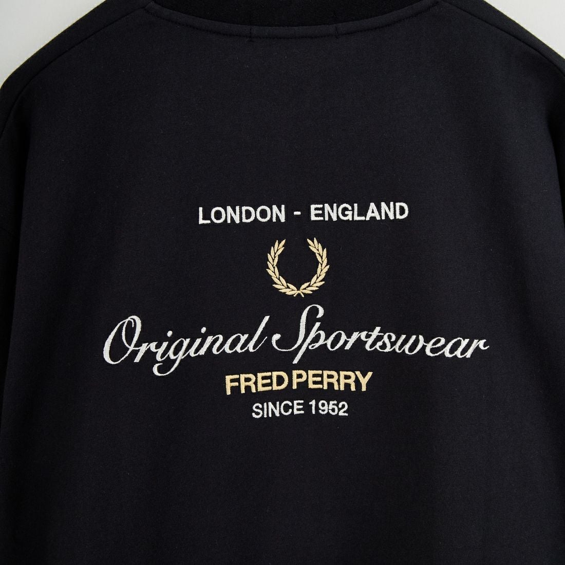 FRED PERRY [フレッドペリー] 別注 ORIGINAL SPORTSWEAR バック刺繍ロゴTシャツ [FPM-26S-023JF] BLACK/SNOW