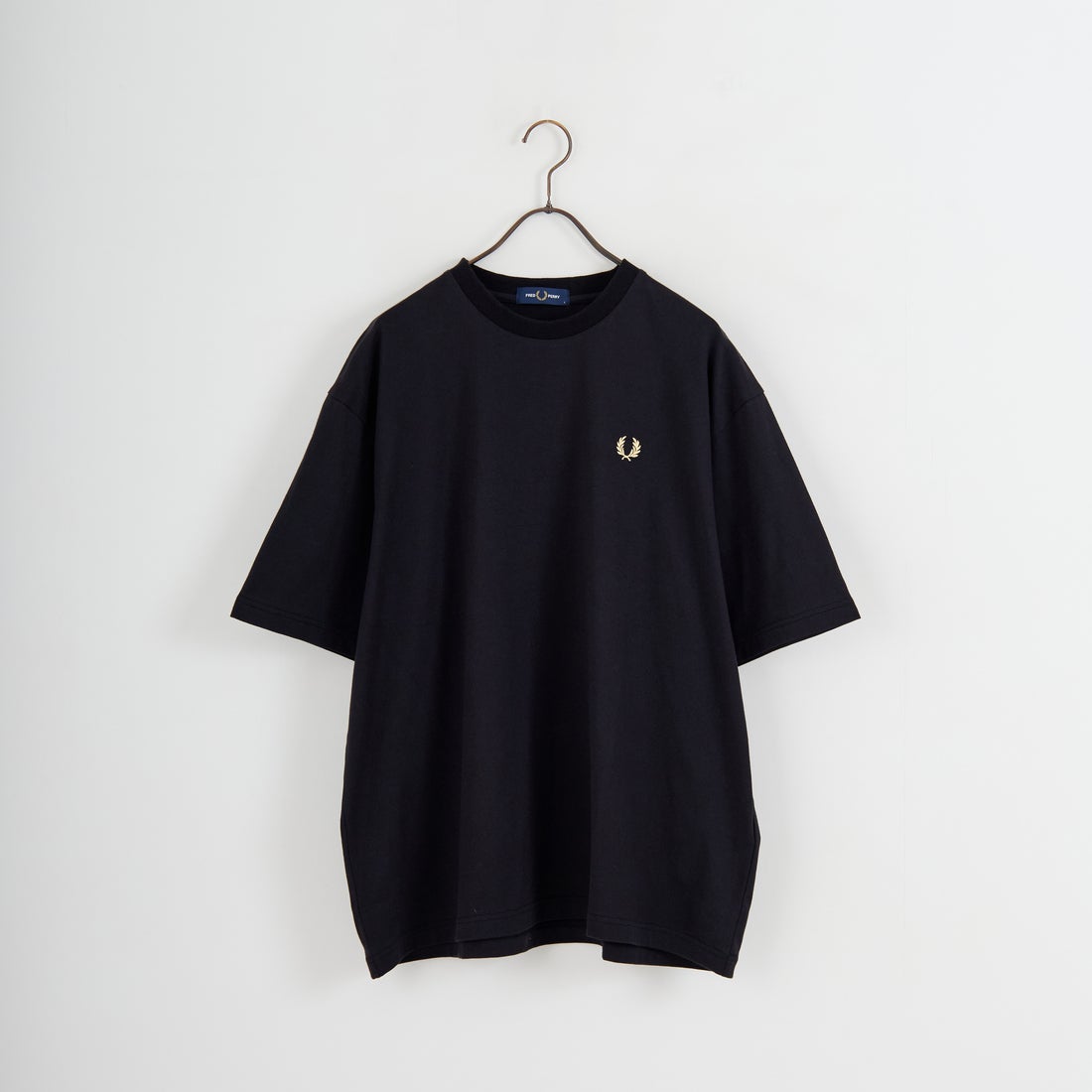 FRED PERRY [フレッドペリー] 別注 ORIGINAL SPORTSWEAR バック刺繍ロゴTシャツ [FPM-26S-023JF] BLACK/SNOW
