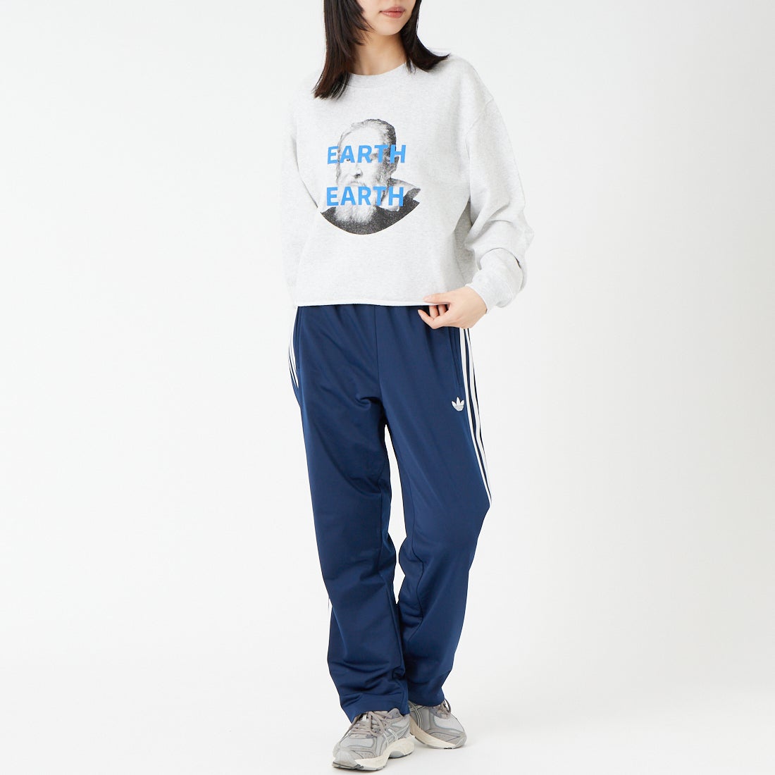SCREEN STARS [スクリーンスターズ] 別注 偉人プリント カットオフスウェット [2523-IN3-JF] ASH &&モデル身長：162cm 着用サイズ：F&&
