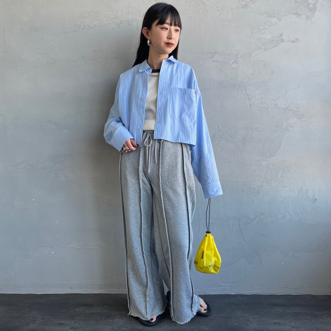 UNIVERSAL OVERALL [ユニバーサルオーバーオール] 別注 ショート丈 ビッグポケットストライプシャツ [U2533158IN-JF] ｻｯｸｽ &&モデル身長：150cm 着用サイズ：F&&