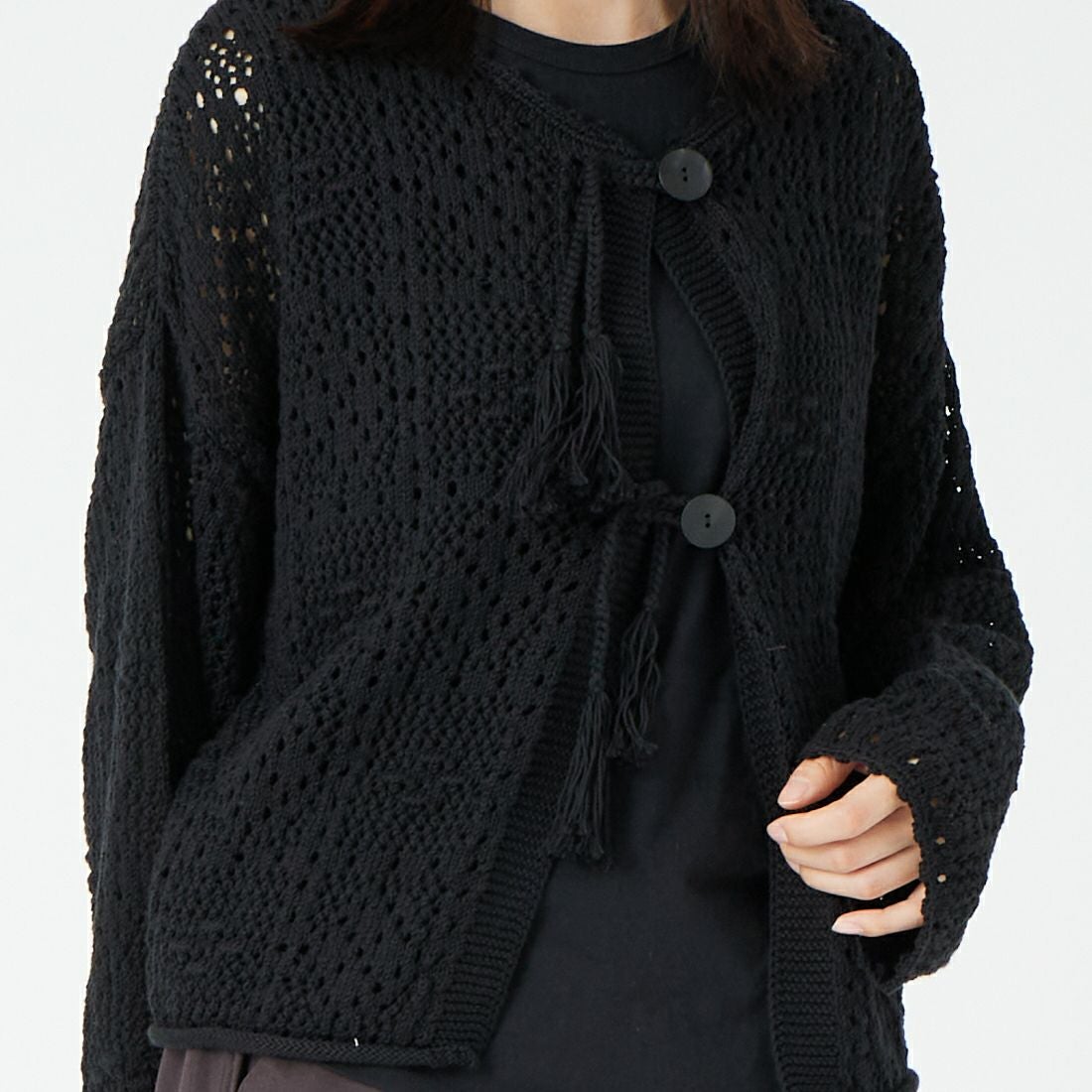 tumugu: [ツムグ] コットンクロッシェカーディガン [TK25412] 99 BLACK &&モデル身長：162cm 着用サイズ：F&&