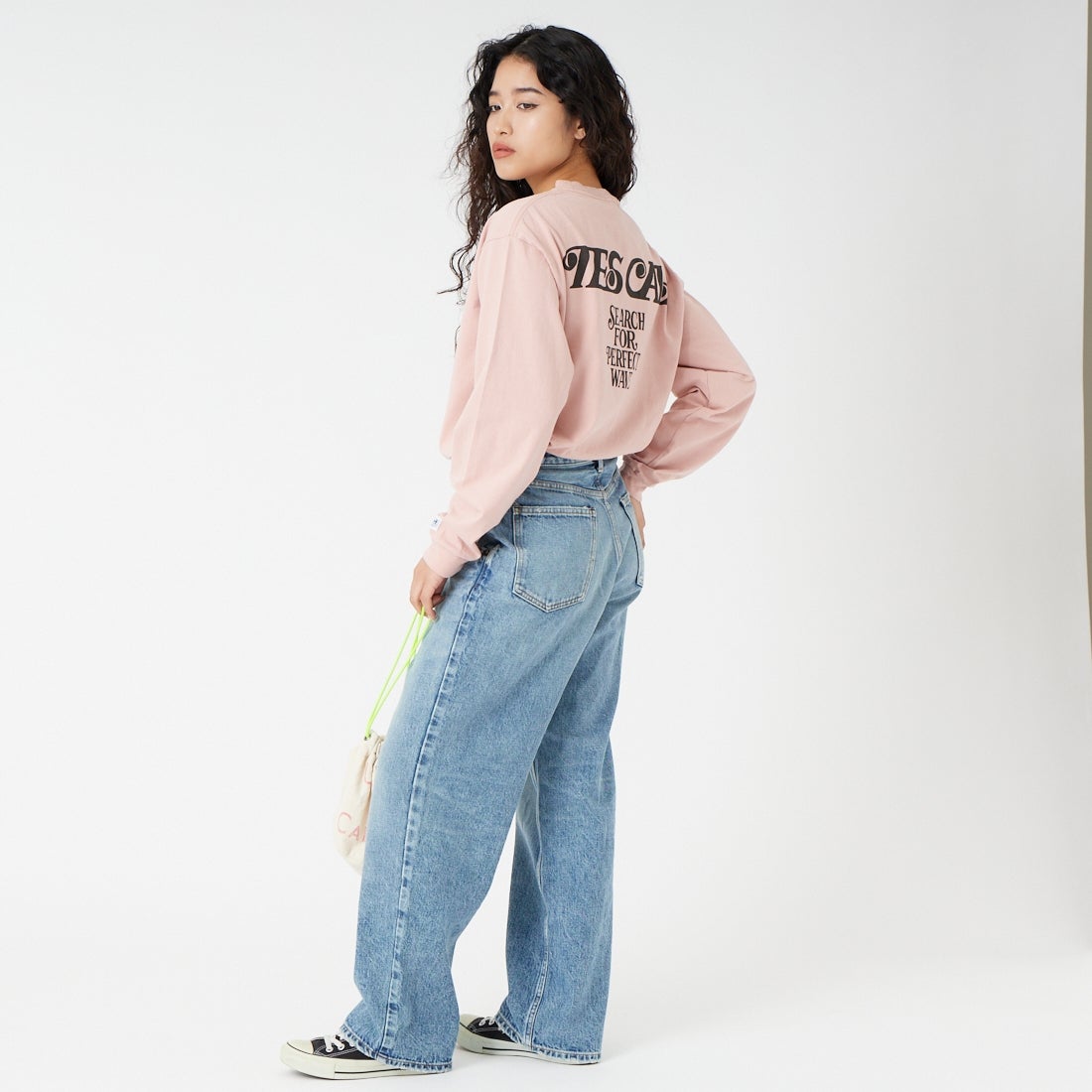 The Endless Summer [エンドレスサマー] MALIBU GIRL ロングスリーブTシャツ [FH-26374316] 15 PINK &&モデル身長：162cm 着用サイズ：S&&