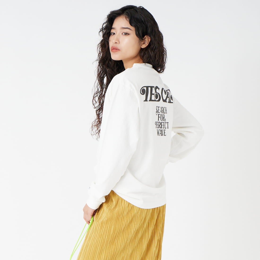 The Endless Summer [エンドレスサマー] MALIBU GIRL ロングスリーブTシャツ [FH-26374316] 07 WHITE &&モデル身長：162cm 着用サイズ：S&&