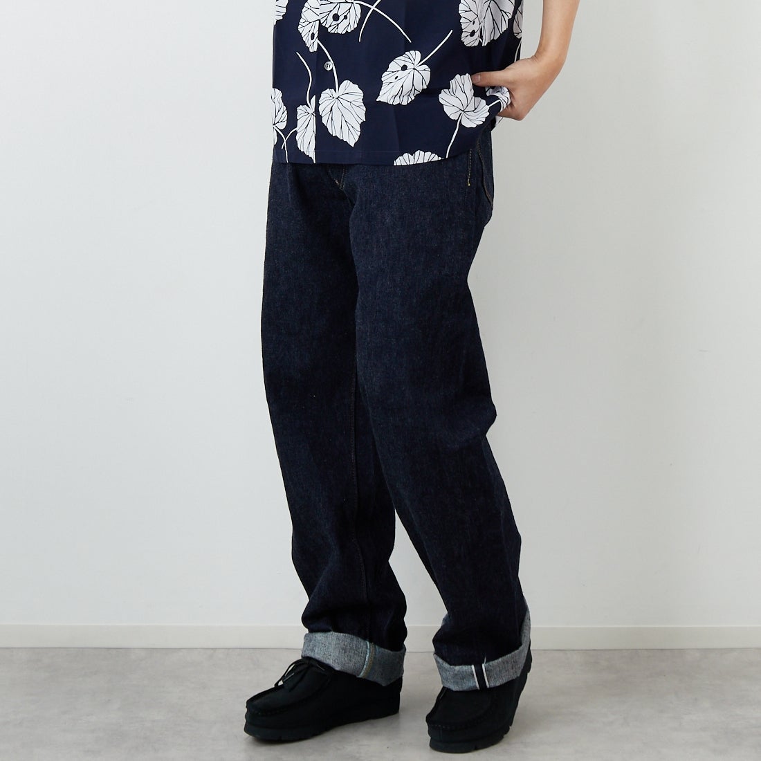 SUGAR CANE [シュガーケーン] 13oz デニムウエストオーバーオールズ 2025年モデル [SC420252] 421 A.NAVY &&モデル身長：179cm 着用サイズ：32&&